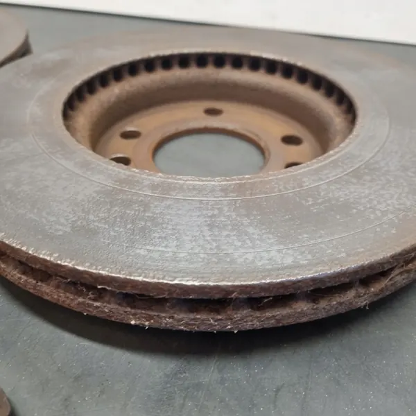 Fiat OE Bremscheiben & Beläge vorne 285mm image 6