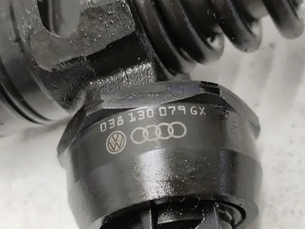 Iniettore Skoda Octavia Mk2 (1Z) 2005 038130079GX image 2