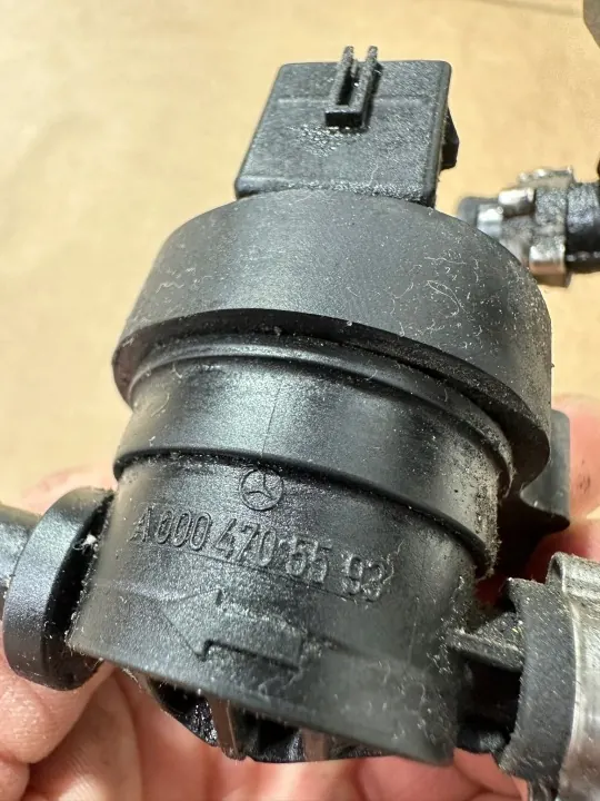 Bränsletryckventil OEM A0004705593 Mercedes SL R230 image 9
