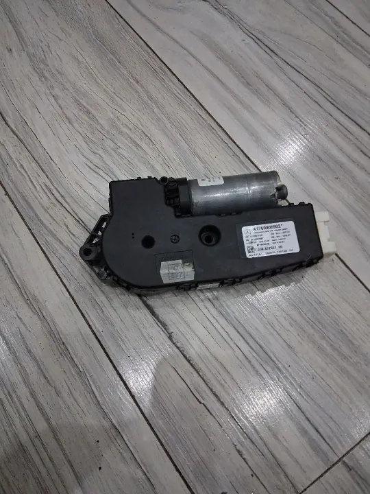 Moteur de toit ouvrant Mercedes-Benz CLA OEM A1769006902 image 2
