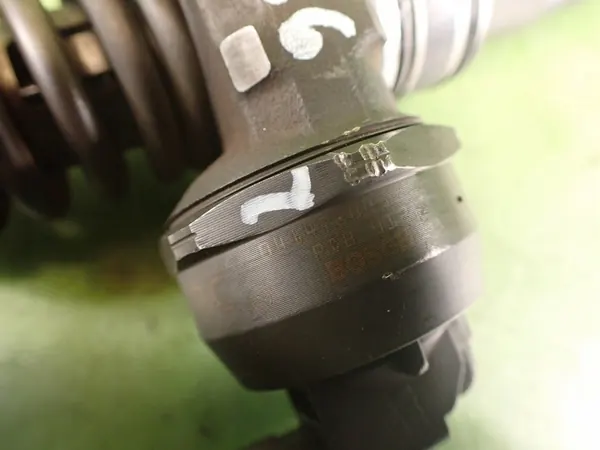 Inyector OEM 038130073AJ para VW Golf 5 2.0 TDI image 6