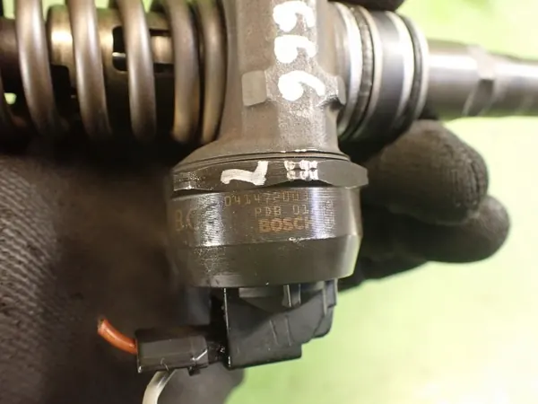 Inyector OEM 038130073AJ para VW Golf 5 2.0 TDI image 7