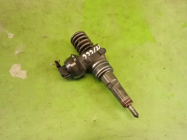 Inyector OEM 038130073AJ para VW Golf 5 2.0 TDI image 9