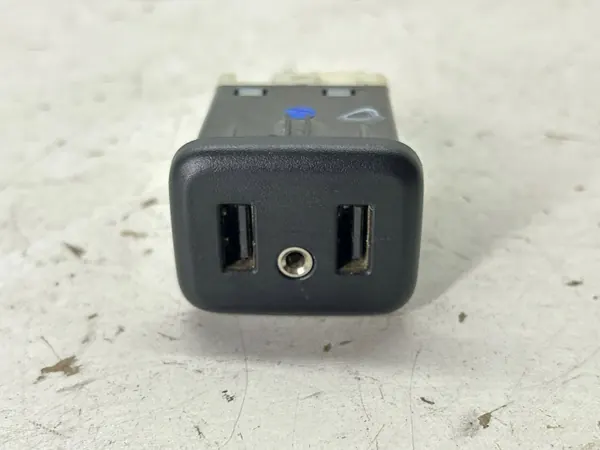 Prise USB Buick Encore I 2021 OEM 13519224 image 2