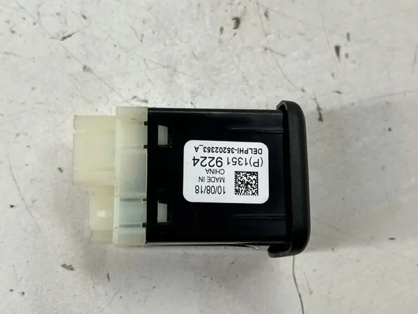 Prise USB Buick Encore I 2021 OEM 13519224 image 4