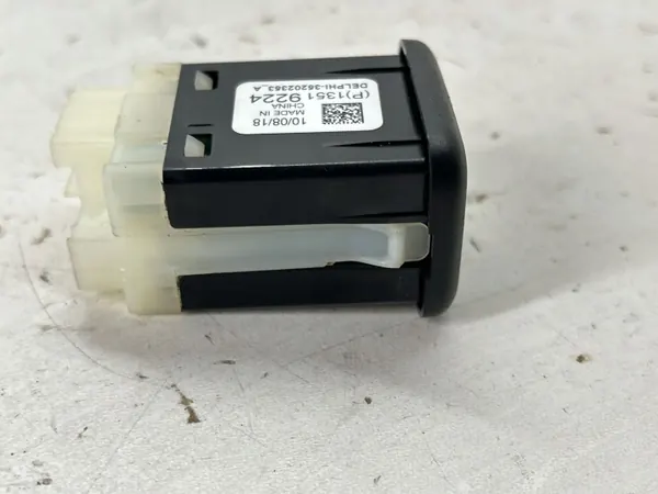 Prise USB Buick Encore I 2021 OEM 13519224 image 6