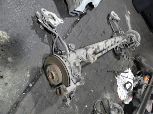 Viga suspensión trasera OEM 98 432 052 80 para Peugeot image 3