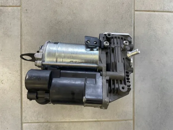 Mercedes Airmatic Vering Compressor OEM W2213201704 image 3