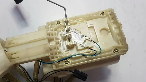 Audi OE Brandstofpomp 8L9 919 051J image 4