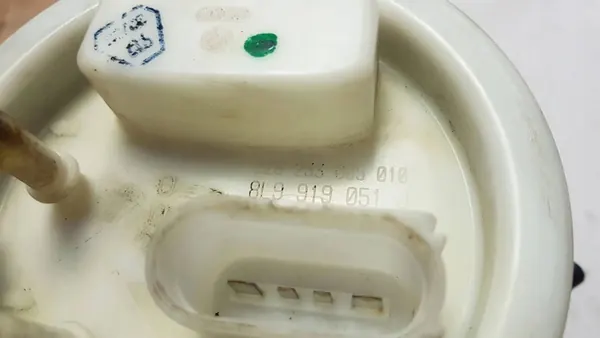 Audi OE Brandstofpomp 8L9 919 051J image 6