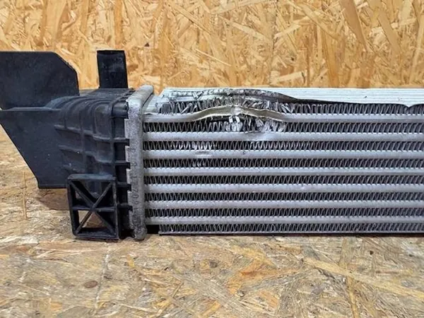 BMW OE 7617597 Enfriador de aire image 2