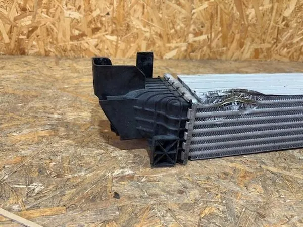 BMW OE 7617597 Enfriador de aire image 3