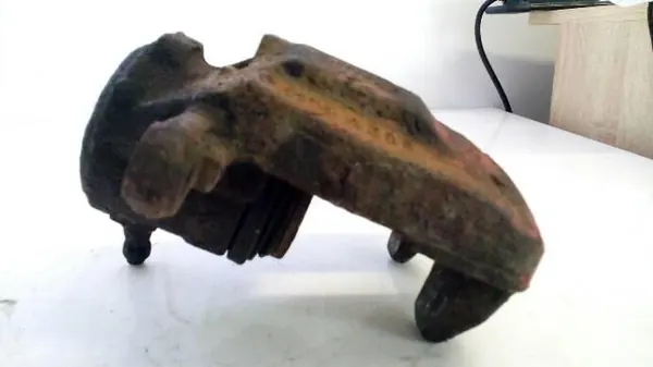 Käytetty oikea etujarrusatula OEM 0 Mercedes image 6