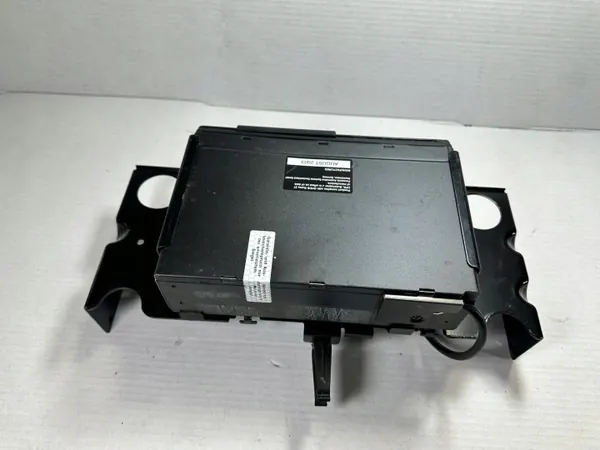 Cambiador CD Volkswagen usado OEM T5 7H image 3