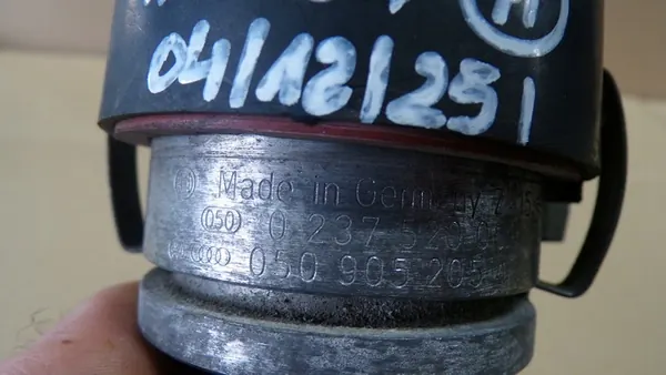 AUDI A4 B5 1.6 8V Unité d'Allumage 050905205AR image 3