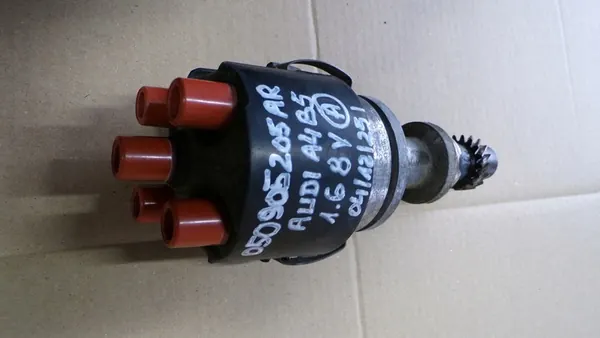 AUDI A4 B5 1.6 8V Unité d'Allumage 050905205AR image 4