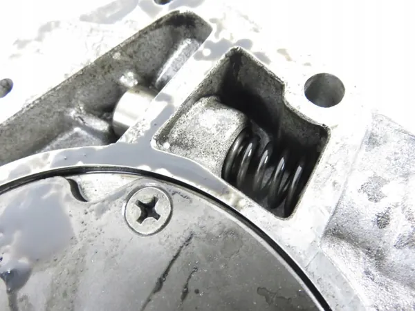 Bomba de aceite usada OEM 074115109B para VW Transporter IV image 3