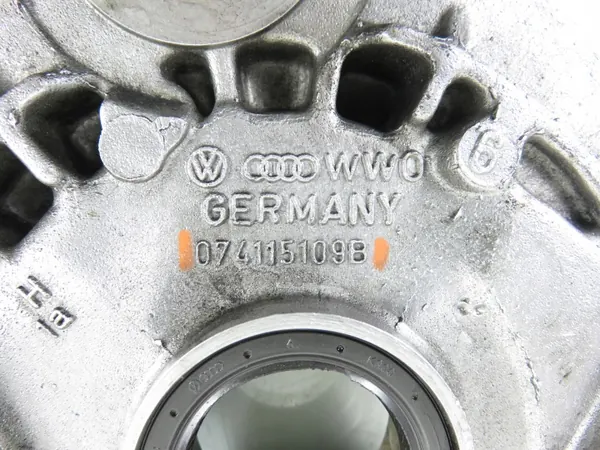 Bomba de aceite usada OEM 074115109B para VW Transporter IV image 4
