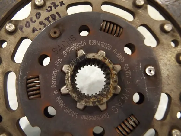Disque d'embrayage Volkswagen Polo IV 9N 038141025R image 3