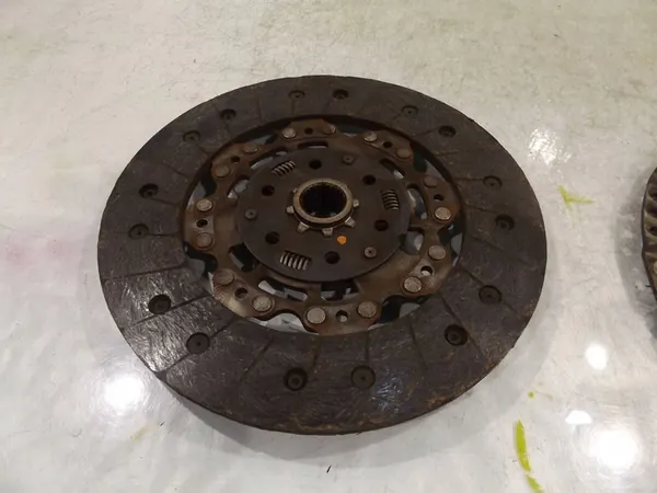 Disque d'embrayage Volkswagen Polo IV 9N 038141025R image 4