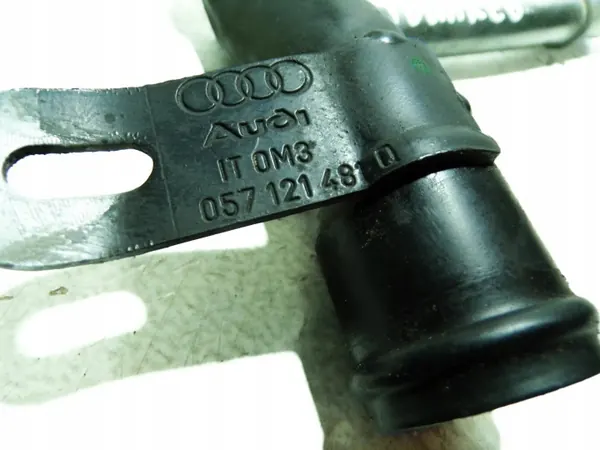 VW TOUAREG (7P5) 4.2L katon vesisäiliöletku OEM 057121481Q image 3