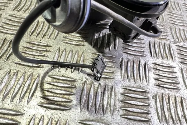 Trappe de réservoir VW 1.4L essence 2015 5C6810773H image 3