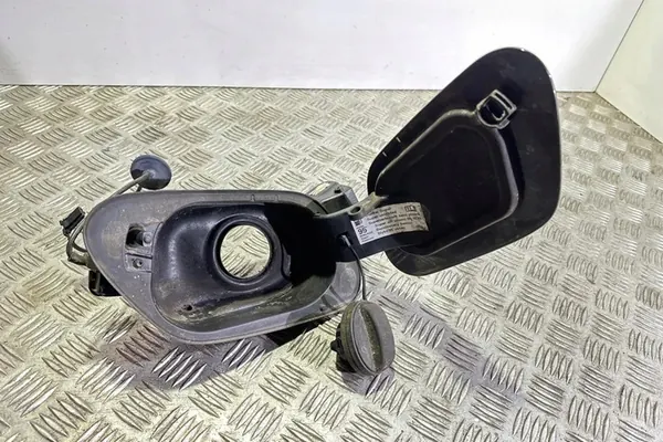Trappe de réservoir VW 1.4L essence 2015 5C6810773H image 5