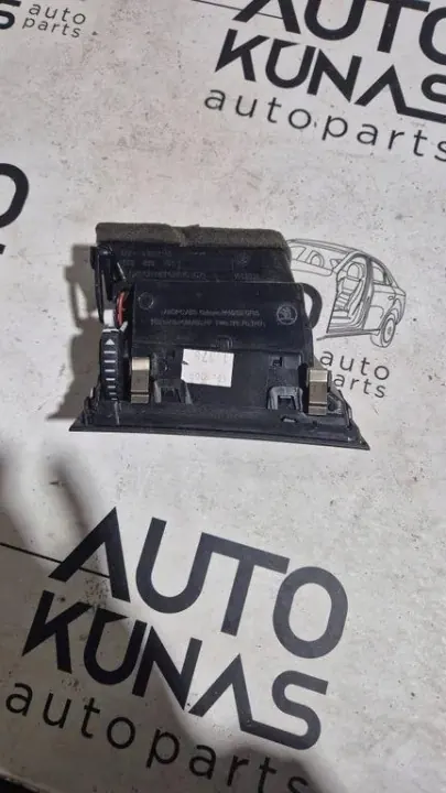 OEM 1461148 Instrumentbräda ventilationsöppningar Skoda Superb II image 2