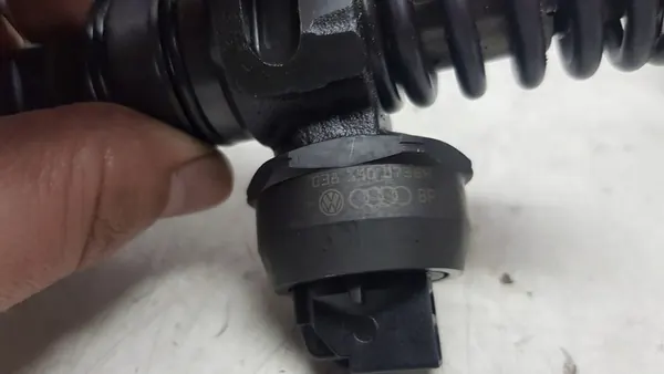 Injetor 038130073BH Audi A4 B7 1.9 TDI BKE image 2