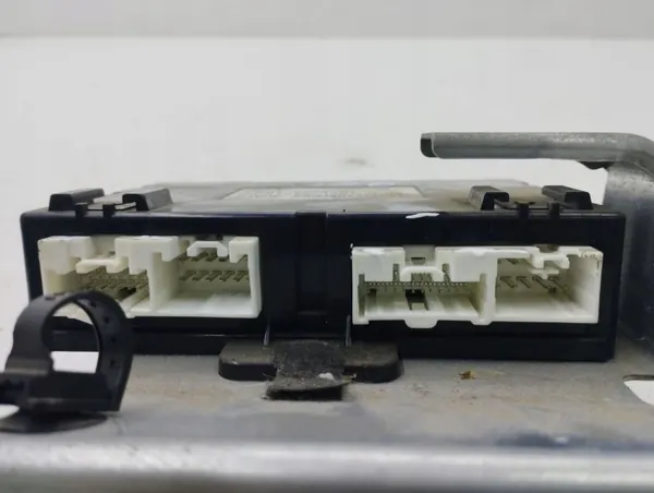 Module de verrouillage central Mazda 5 2008 OEM CD3467560B image 3