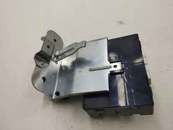 Module de verrouillage central Mazda 5 2008 OEM CD3467560B image 8