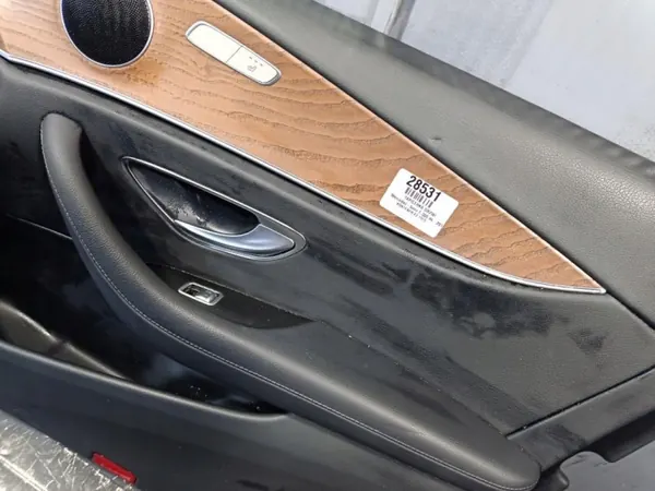 Mercedes-Benz W213 Höger Framdörrsklädsel OEM image 4