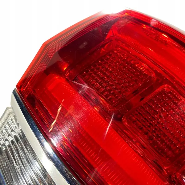 Jeep Grand Cherokee 2017 Luz trasera lado derecho OEM image 6