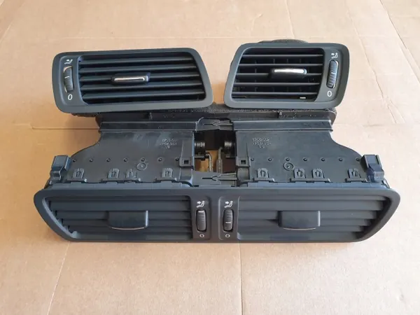 Rejillas de Ventilación VW Passat B6 OEM 3C1819728E image 2