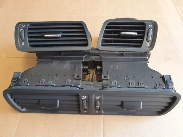 Rejillas de Ventilación VW Passat B6 OEM 3C1819728E image 3