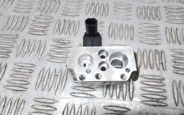 Soupape de radiateur AC OEM 9292566 pour BMW i3 Hybride image 2