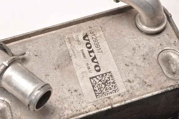 VOLVO S90 V90 XC90 II 2.0 D5 Öl Kühler 31293917 image 2