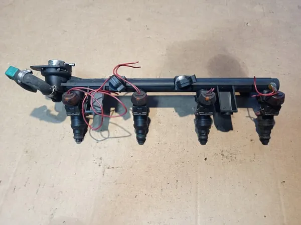 Rampe d'injection Peugeot Citroen 9617378980 image 2