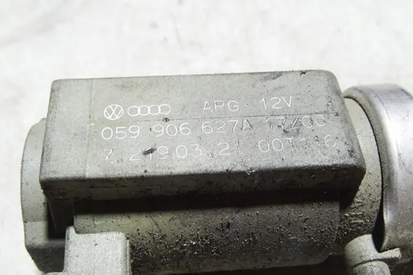 Válvula eletromagnética AUDI A6 2.5L Diesel 059906627A image 3