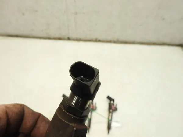 Bränsleinsprutare Citroen Peugeot 1608518380 image 4