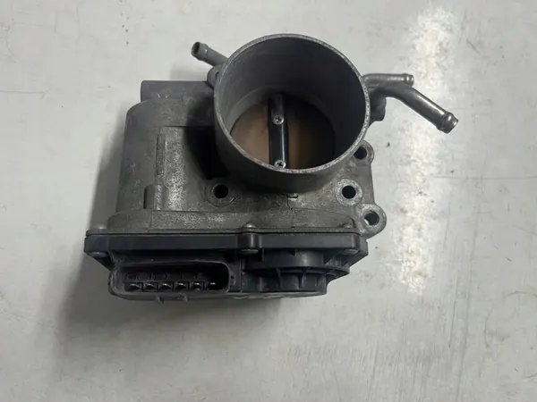Drosselklappe Toyota Avensis II T25 1.8 16V image 2