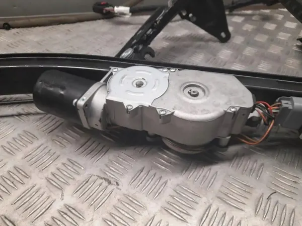 Guia de Porta Chrysler Pacifica OEM 68186017AFA image 3