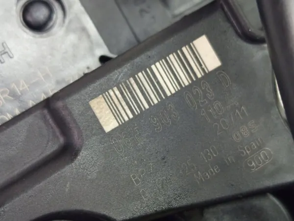 Alternator Volkswagen Golf V OE image 6