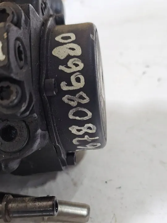 OEM 9678086680 Bomba Inyectora Peugeot 3008 2.0 HDI image 7