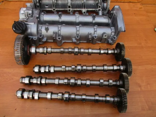 Couvercle d'arbre à cames OEM 55574600 pour Opel image 4