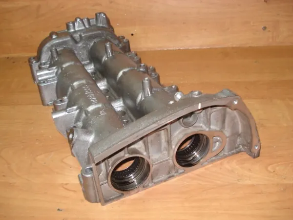 Couvercle d'arbre à cames OEM 55574600 pour Opel image 5