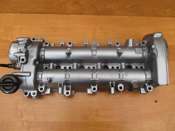 Couvercle d'arbre à cames OEM 55574600 pour Opel image 9