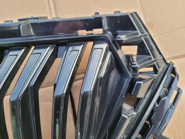 Stoßfänger-Grill-Einsatz Skoda Kodiaq OEM 565853653J image 9