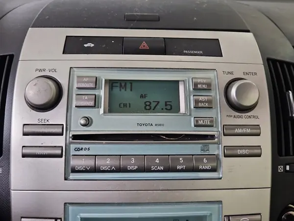 Radio de fábrica Toyota OEM 86120-0F010 para Corolla Verso II image 2