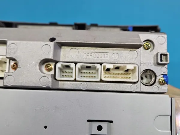 Radio de fábrica Toyota OEM 86120-0F010 para Corolla Verso II image 8